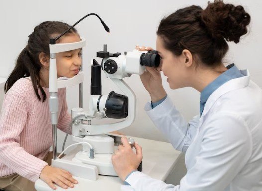 Do You Provide Emergency Treatment for Sudden Vision Loss or Eye Pain at Eye2Lens?