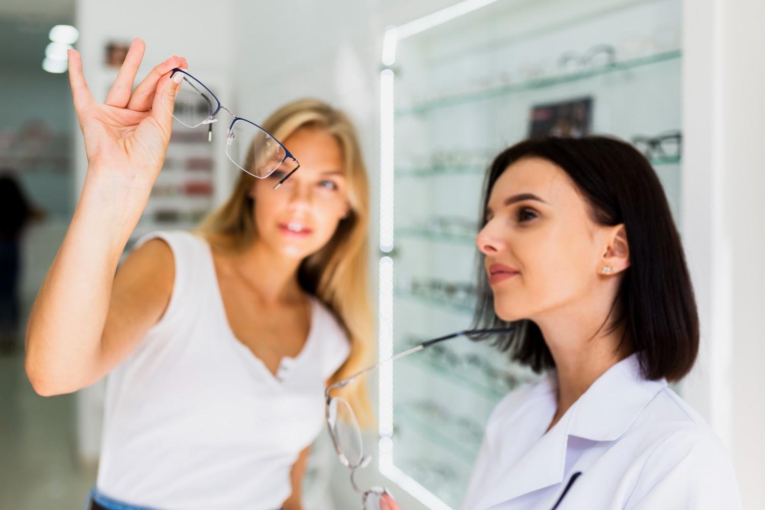 What Makes Eye2Lens the Best Optical Shop in Gurugram?