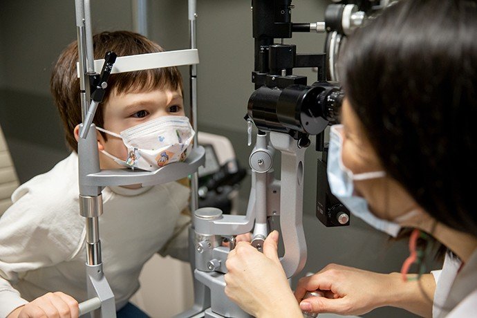 Why is Eye2Lens considered one of the Best Eye Clinics in Gurugram?
